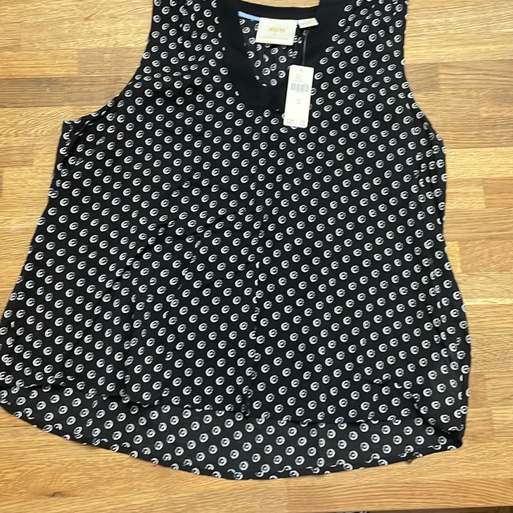 Beautiful black and white Anthropologie blouse.